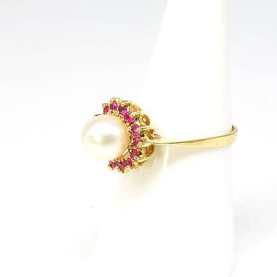18ct Yellow Gold Ring with a Single Cultured Pearl Surrounded by Fourteen Rubies