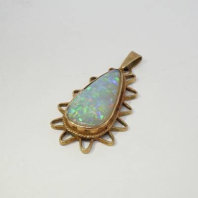 9ct Yellow Gold Pendant With Pear Shaped Cabochon of Solid Opal
