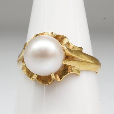 18ct Yellow Gold and Cultured Pearl Ring