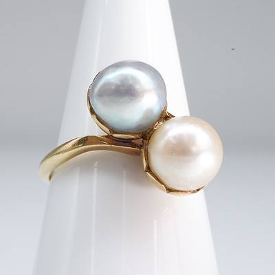18ct Yellow Gold Ring with Two South Sea Pearls
