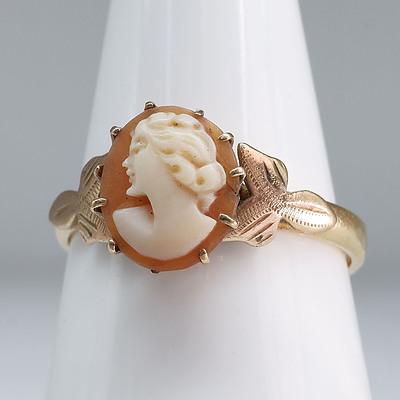 18ct Yellow Gold Shell Cameo Ring