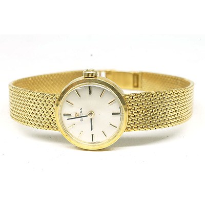 18ct Yellow Gold Ladies Omega Watch, with Pearl Coloured Dial, 30.7g