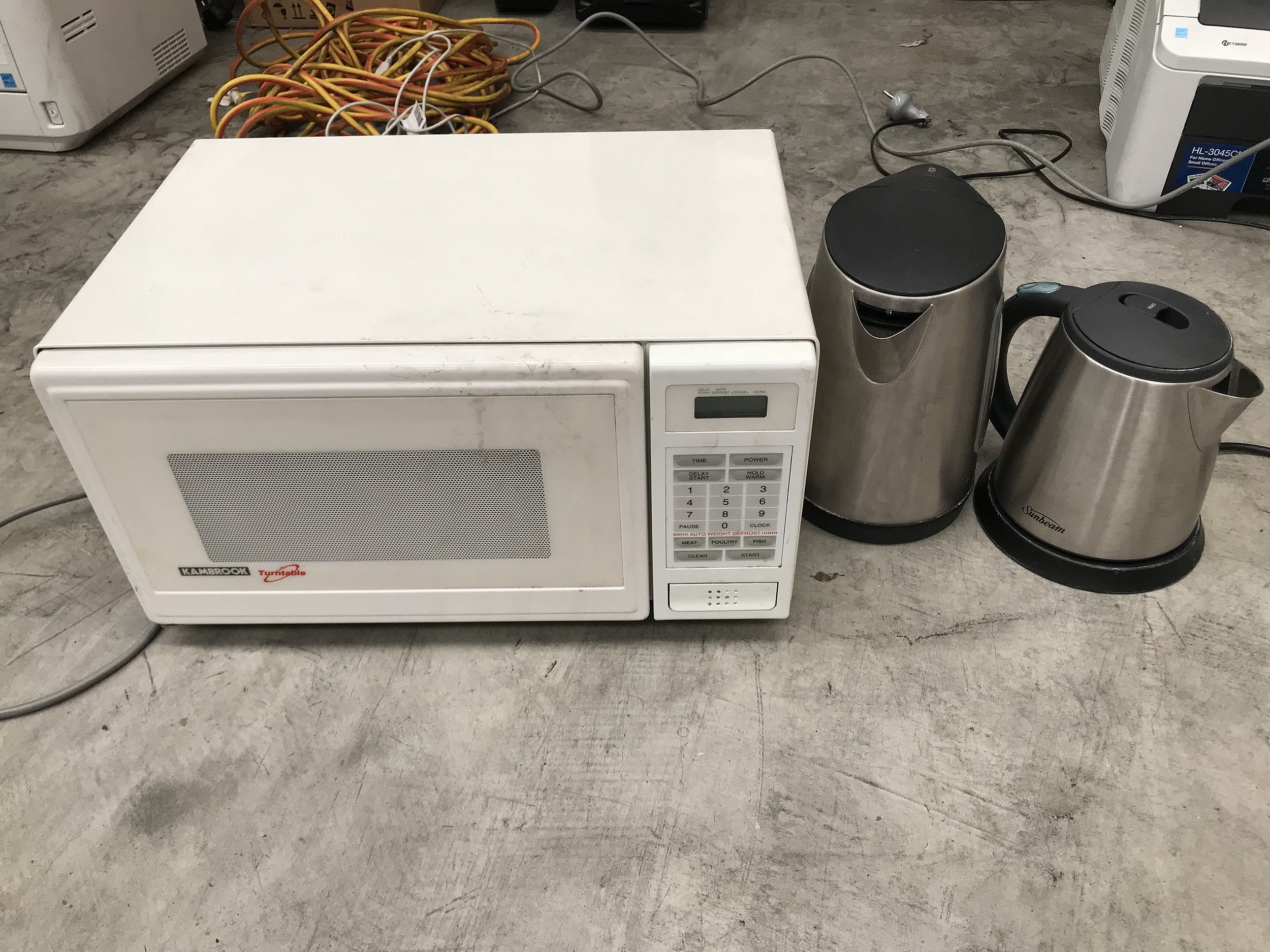 Kambrook 600 watt Microwave 2x Lot 1082936 ALLBIDS