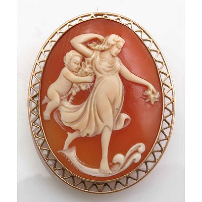 Vintage Shell Cameo Brooch. 9Ct Gold