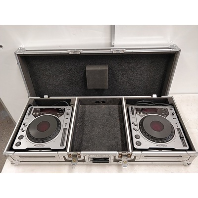 Pioneer CDJ-800 CD DJ Player - Lot of 2 - with Pioneer Heavy Duty AV Hard Case