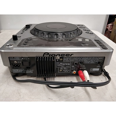Pioneer CDJ-800 CD DJ Player - Lot of 2 - with Pioneer Heavy Duty AV Hard Case