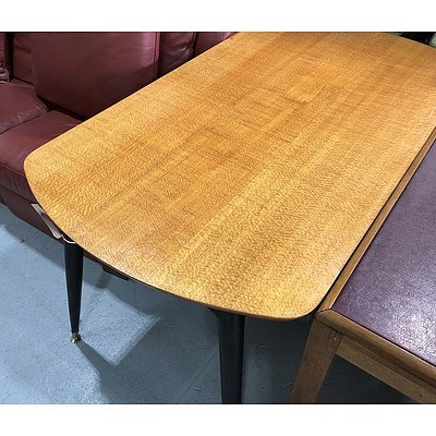 Retro 1960s Dining Table with a Nicely Polished Solid Silky Oak Top