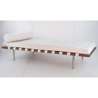 Replica Le Corbusier White Leather Upholstered Daybed
