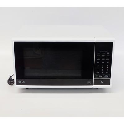 LG 1250W Microwave Model MS2540SR
