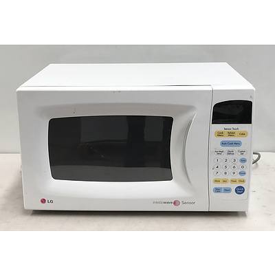 LG Intellowave 1000W Microwave Oven
