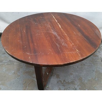 11 x Cafe/Restaurant Table Tops and 2 x Metal Bases