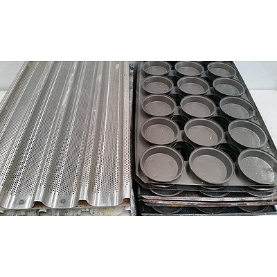 Loaf Racks and Pie Trays - Lot of 14