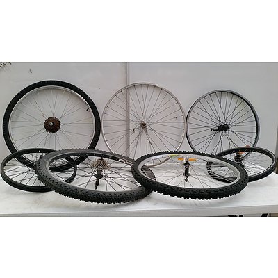 Bulk Pallet Of Assorted Bike Frames And Wheels