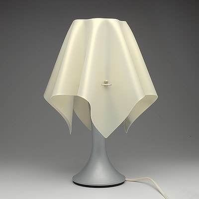 small gold table lamp