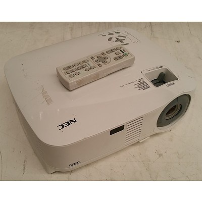 NEC (VT695) XGA 3LCD Projector