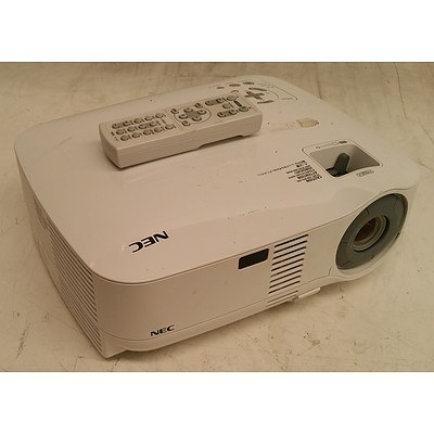 NEC (VT695) XGA 3LCD Projector