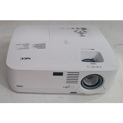 NEC (NP410) XGA 3LCD Projector