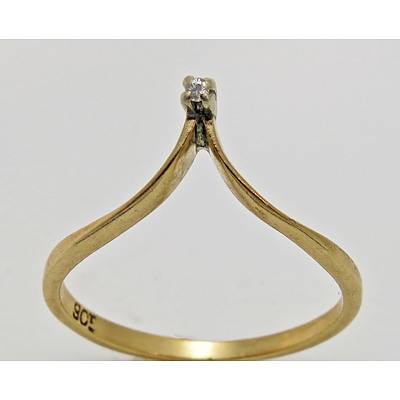 9ct Gold Diamond Vee Ring