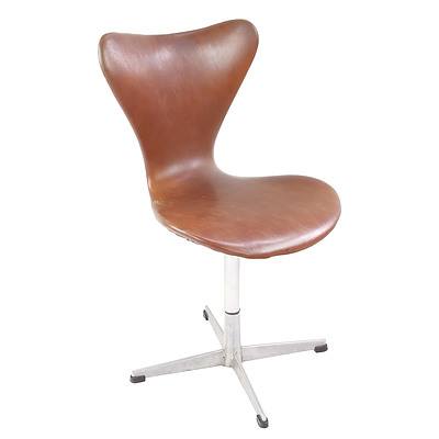 Arne Jacobsen Style Swivel Chair