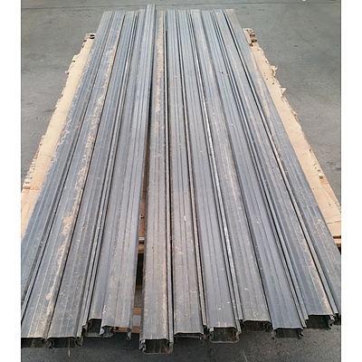 22 x Colorbond 2700mm Steel Fencing Posts and 70 Fencing Panels