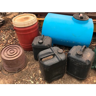 Lot 136 - 200L Water Tank & Other Liquid Storage Containers