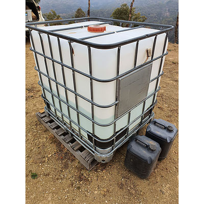 Lot 203 - 1000L Liquid Storage Tank with Steel Frame