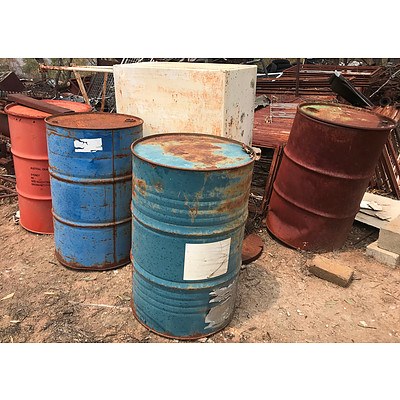 Lot 289 - 205L Drums & Vintage Oil Drum on Stand - Lot of 5