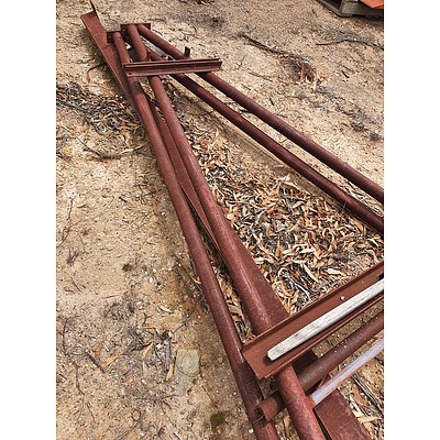 Lot 324 - Gantry Frame