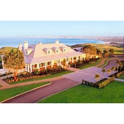 A round for 4 golfers with carts at the legendary Kauri Cliffs Golf Course NZ - Value $2500