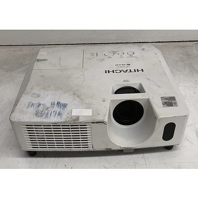 Hitachi (CP-X2511) XGA 3LCD Projector