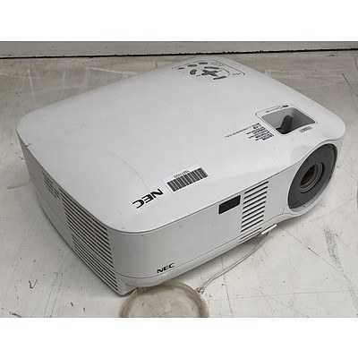 NEC (VT595) XGA 3LCD Projector