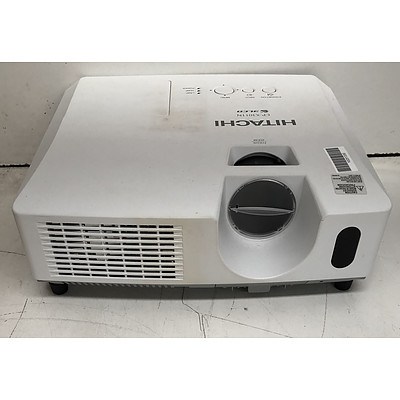 Hitachi (CP-X3011N) XGA 3LCD Projector