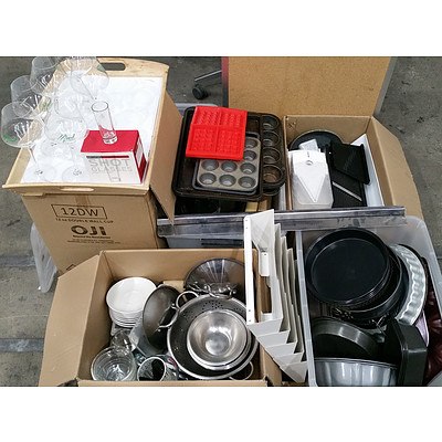 Selection of Commercial Crockery, Cutlery and Plastic Kitchenware