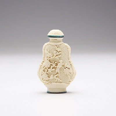 Chinese Imitation Ivory Snuff Bottle