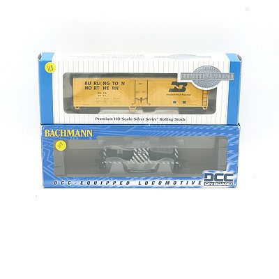 Two H0 Scale Bachmann Locomotive and Carriage including: GE 44 Ton Switcher Loco DCC, and 50' Steel Reefer Burlington Northern