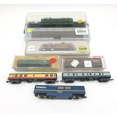 Assortment of Six Model Carriages and Two Scale Model Locomotives
