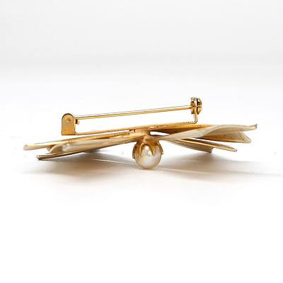 Rolled Gold Bow Brooch with Cultured Pearl