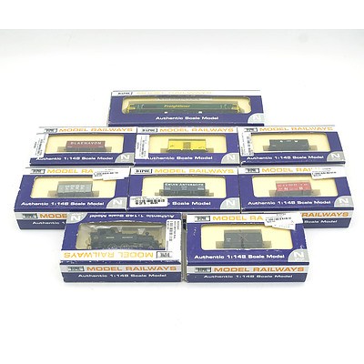 Nine Dapol N Guage Scale Locomotives and Carriages RRP $375+