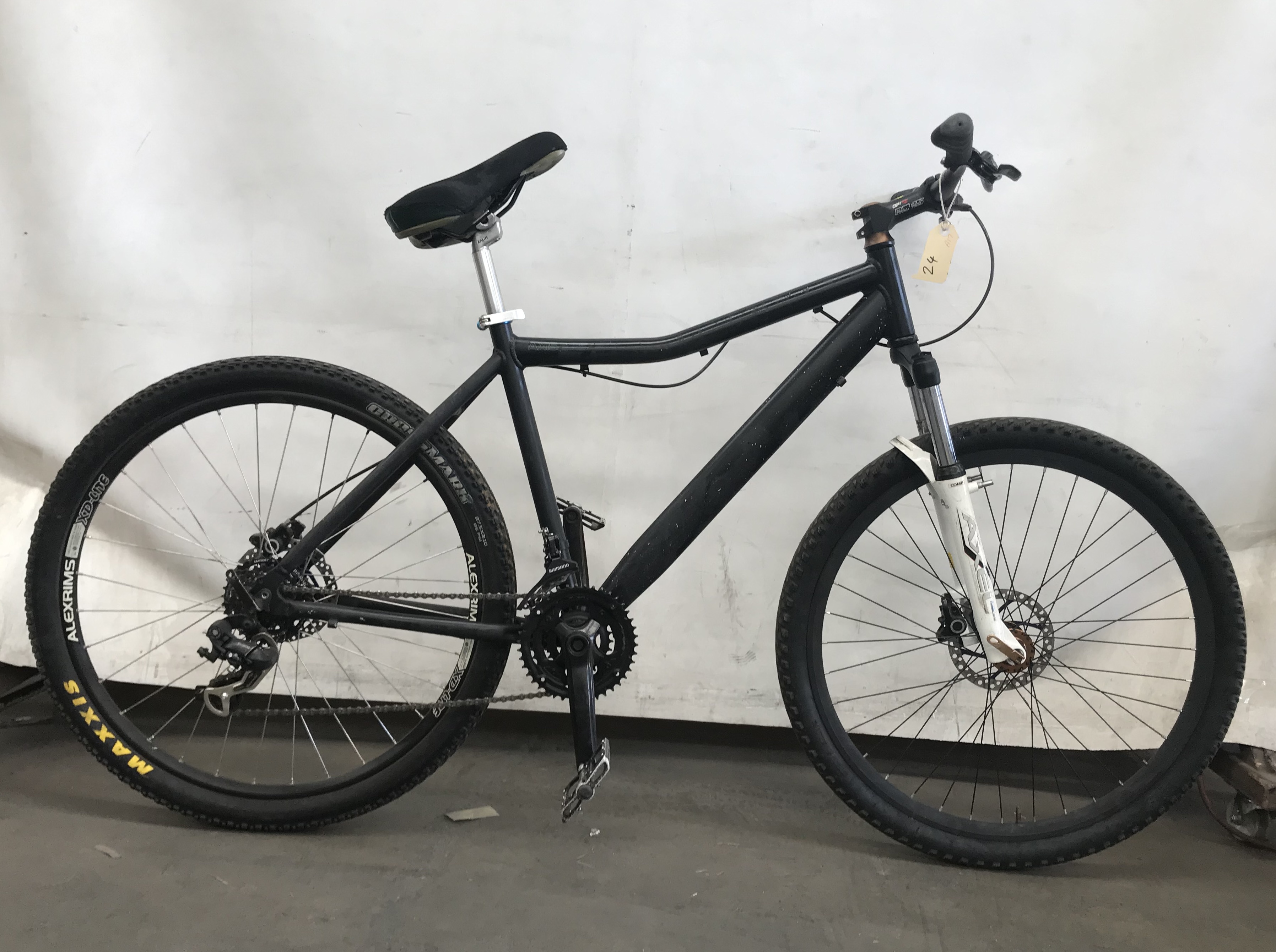 Huffy savoy mountain discount bike