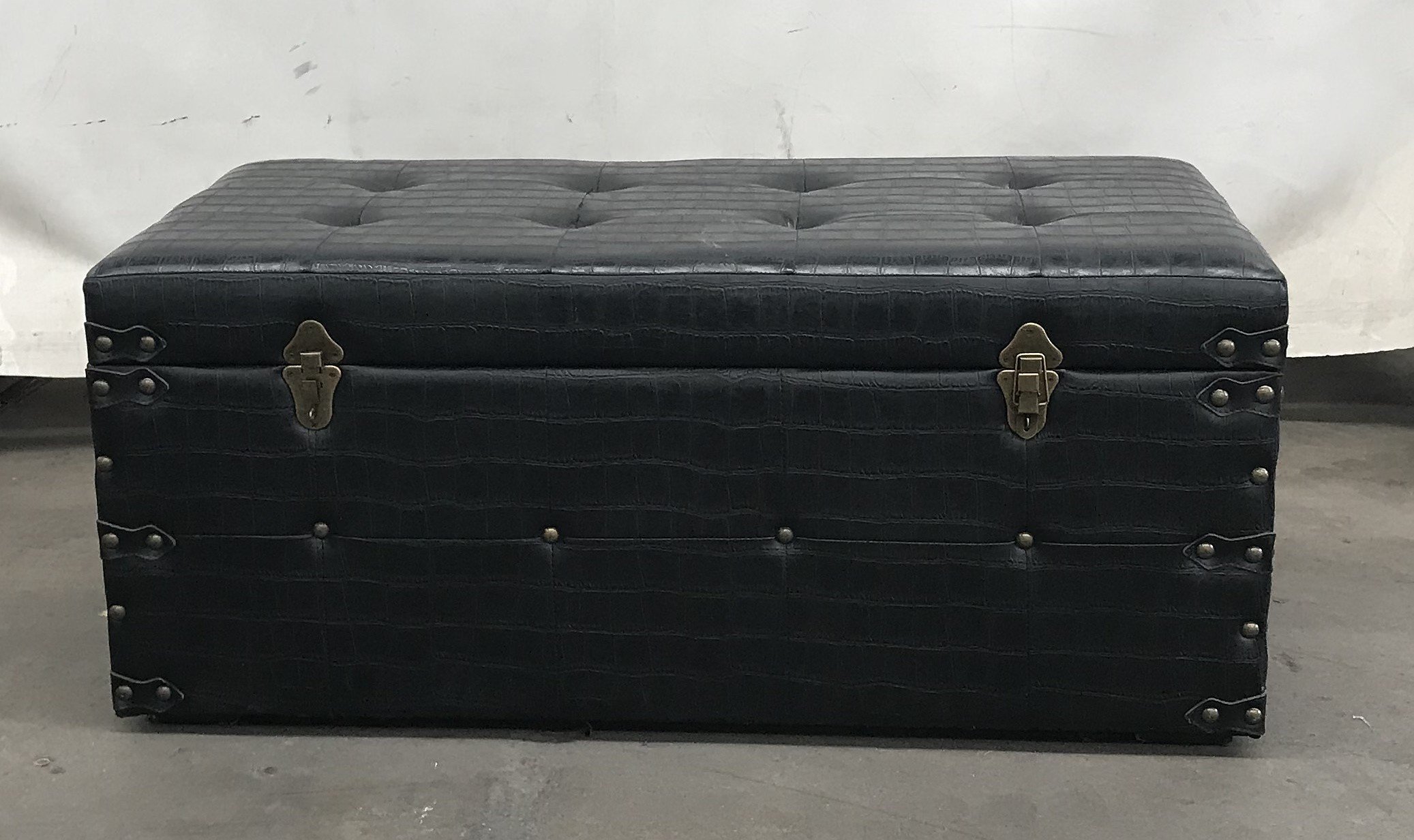 Black Storage Trunk Seat Lot 1098750 ALLBIDS