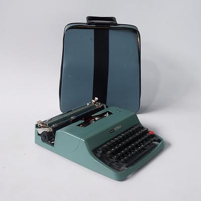 Retro Olivetti Lettera 32 Typewriter with Case
