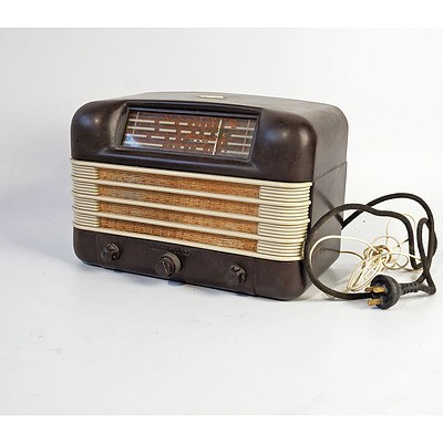 Vintage HMV Bakelite Radio