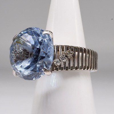 14ct White Gold Diamond and Spinel Ring