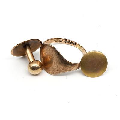 Antique 9ct Rose Gold Signet Ring and Two 9ct Rose Gold Buttons
