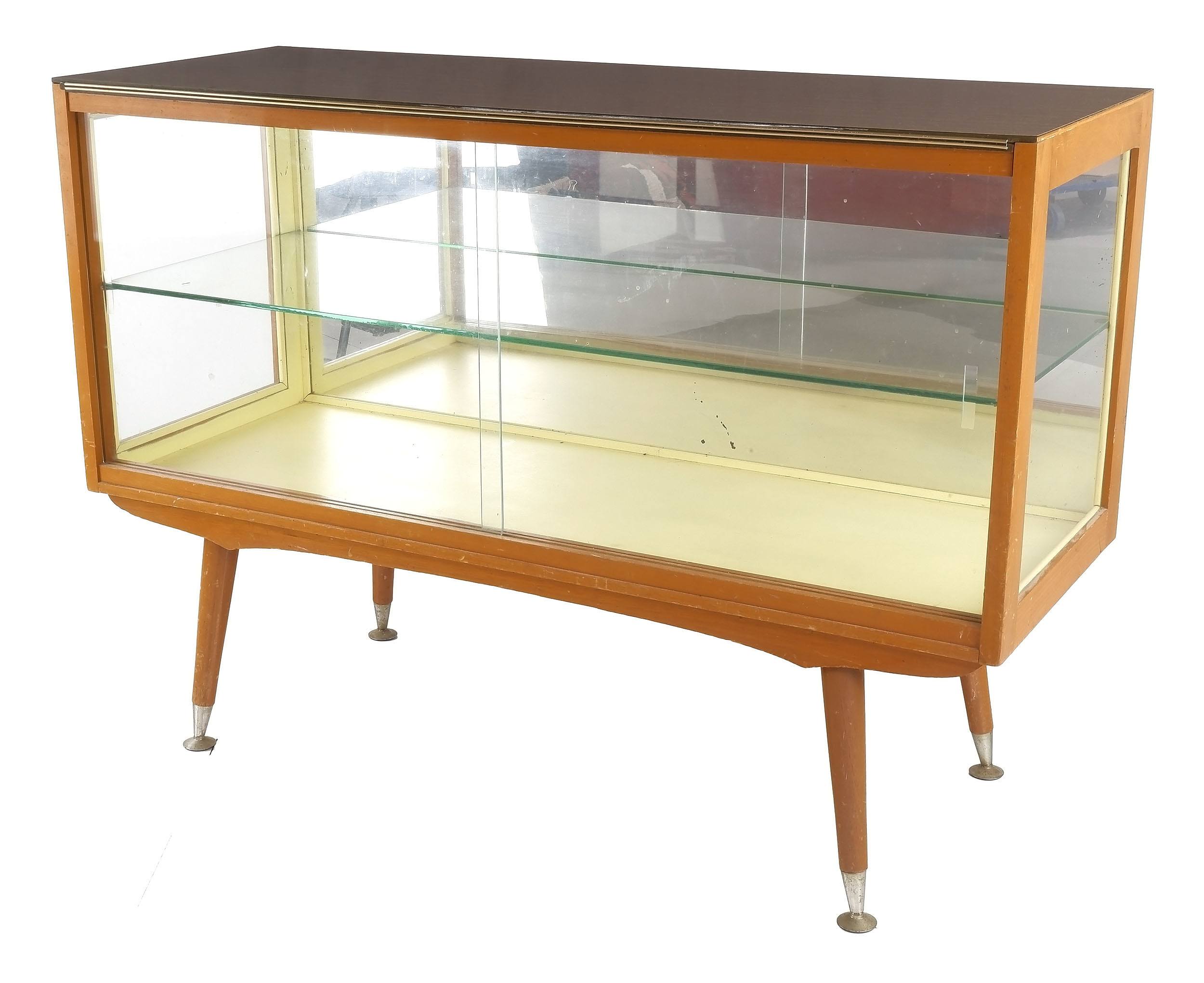 Retro Display Cabinet with Glass - Lot 1134786 | ALLBIDS