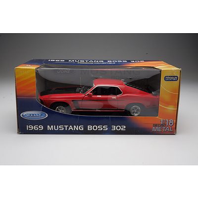 Welly - 1969 Ford Mustang Boss 302 Red 1:18 Scale Model Car