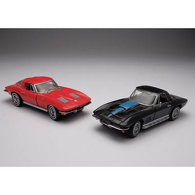 Franklin Mint - Chevrolet Corvettes 1:24 Scale Model Cars - Lot of 2
