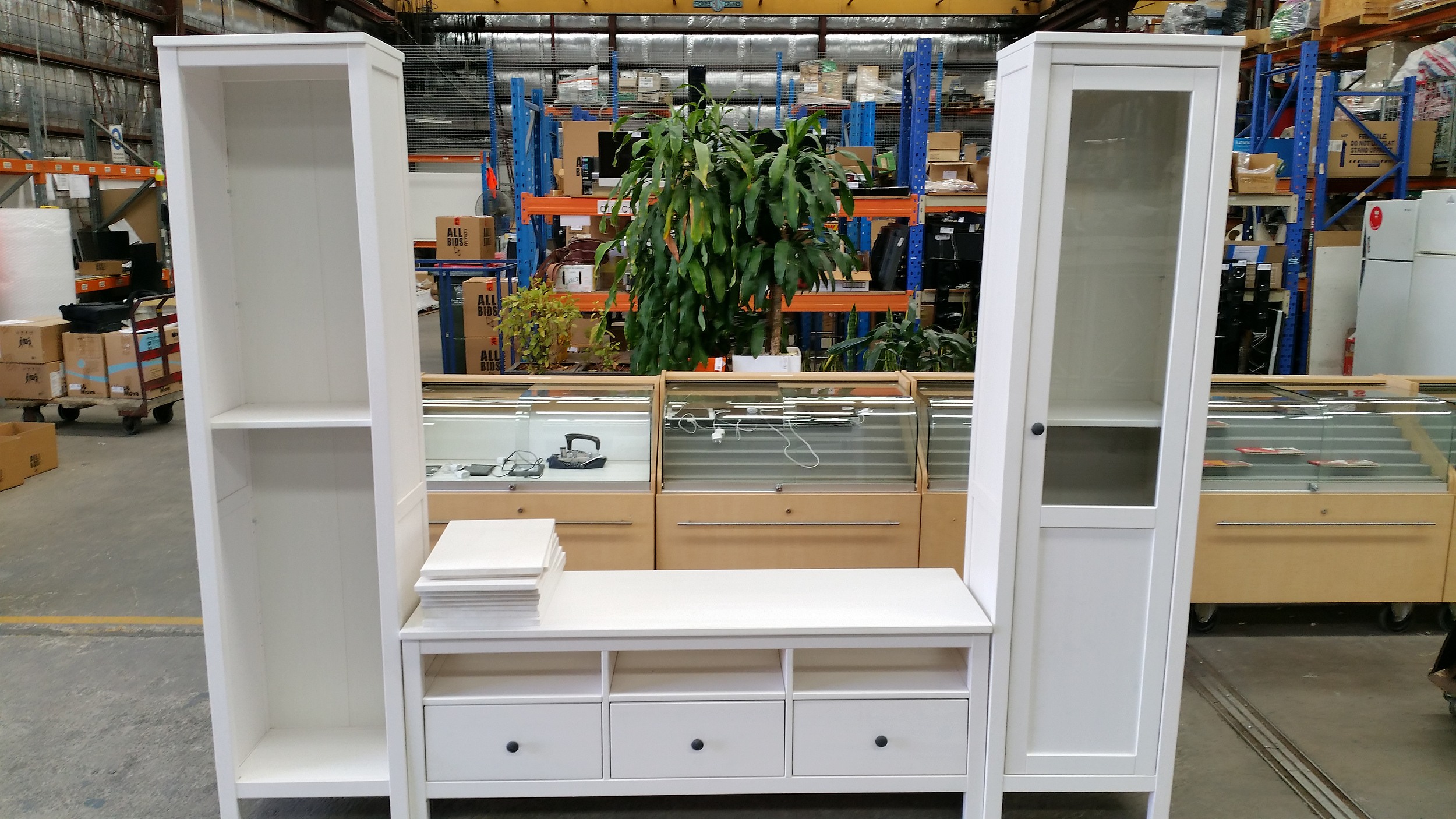 IKEA White Entertainment Unit Lot 1106850 ALLBIDS