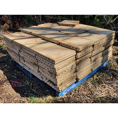 Lot 157 - Clay Outdoor Pavers - Pallet Lot