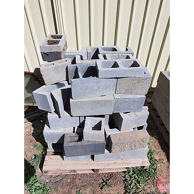 Lot 206 - Assorted Concrete Blocks - 2 Pallets